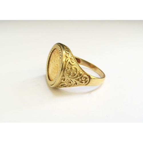 9274 - A 9ct gold ring set with a 1982 gold half sovereign. Size Z6, 11.6g