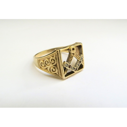 9277 - A 9ct gold Masonic ring. Size X, 6.1g