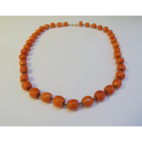 9196 - A coral necklace with facet cut beads, 46cm long