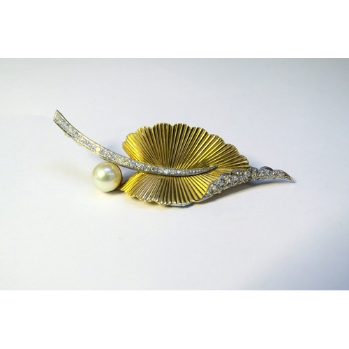 9160 - An 18ct gold and platinum brooch as a stylised leaf, the textured gold leaf with a platinum set diam... 