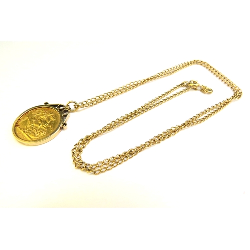 9156 - A 9ct gold chain hung with an 1894 gold sovereign in 9ct gold pendant mount, 62cm long, 16.2g total