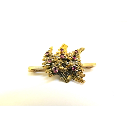 9325 - A 9ct gold brooch as three fern fronds studded with garnets, 4.2g  (C)