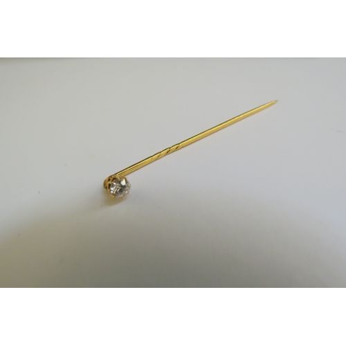 9337 - A diamond set stick pin 0.15ct approx, cased