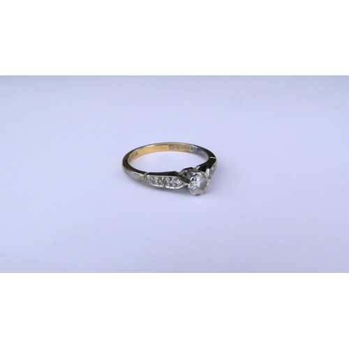 9205 - A diamond solitaire ring with diamond set shoulders, Stamped Bravingtons 18ct/plat. Size N, 2.8g