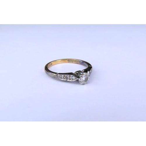 9205 - A diamond solitaire ring with diamond set shoulders, Stamped Bravingtons 18ct/plat. Size N, 2.8g