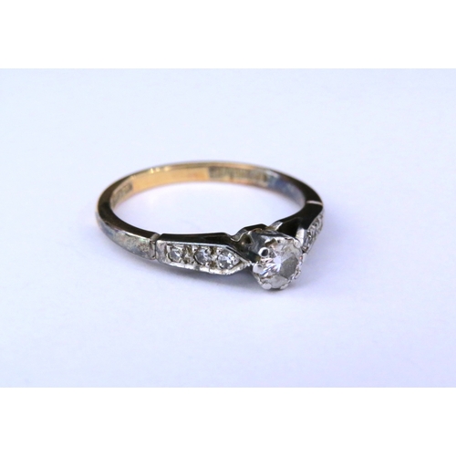 9205 - A diamond solitaire ring with diamond set shoulders, Stamped Bravingtons 18ct/plat. Size N, 2.8g