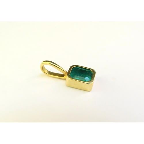 9314 - An 18ct gold emerald pendant, 8mm x 6mm emerald, 3.4g