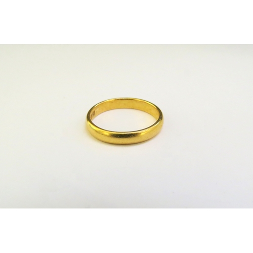 9290 - A 22ct gold wedding band. Size N, 3.7g