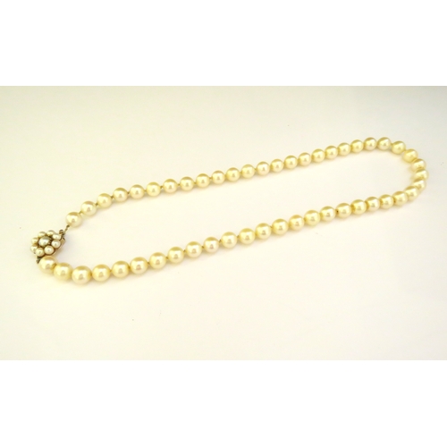 9247 - A pearl necklace with 9ct gold clasp, 40cm long  (R)  £80