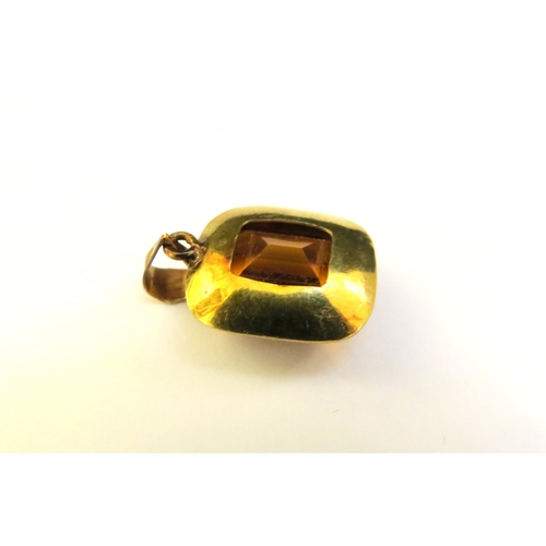 9360 - A madeira citrine pendant, stamped 585, 5.7g