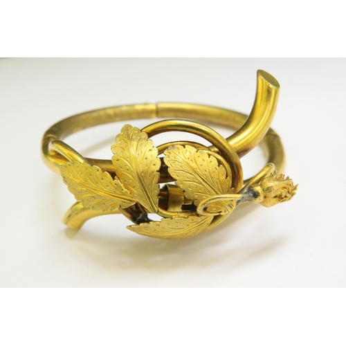 9198 - A Victorian yellow pinchbeck bracelet with naturalistic rosebud and leaf design