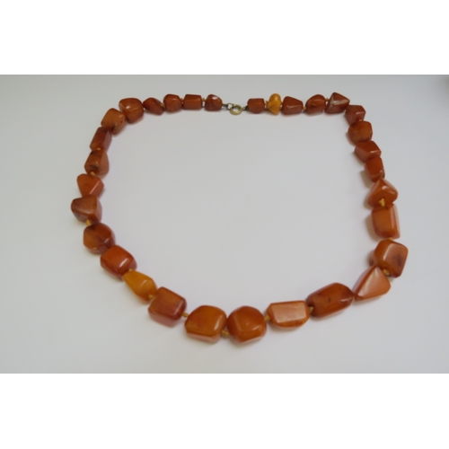 9225 - An amber bead necklace, 50cm long, 40g  (C)