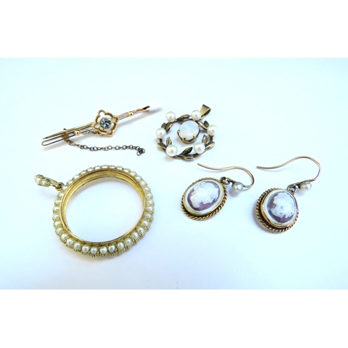 9121 - A pearl set circular pendant frame stamped 585, aquamarine bar brooch 9ct, a pair of cameo drop earr... 