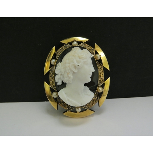 9118 - A Victorian onyx cameo brooch, the frame set with six pearls, frame unmarked, glass panel reverse, 5... 