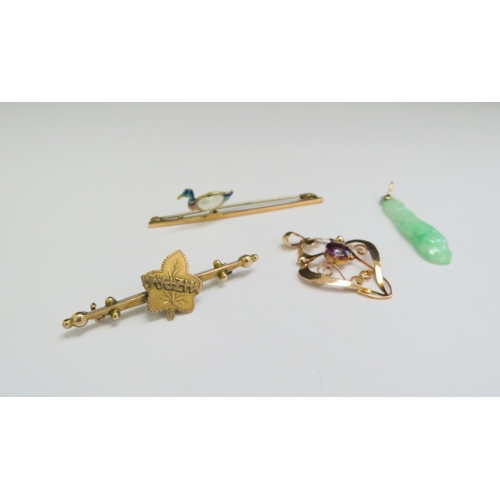 9088 - A 9ct gold Mizpah brooch, enamel and pearl duck bar brooch stamped 9ct, jade pendant and a gold pend... 