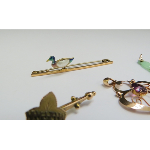 9088 - A 9ct gold Mizpah brooch, enamel and pearl duck bar brooch stamped 9ct, jade pendant and a gold pend... 