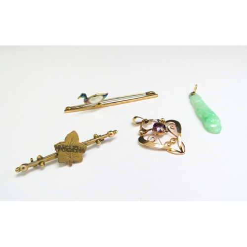 9088 - A 9ct gold Mizpah brooch, enamel and pearl duck bar brooch stamped 9ct, jade pendant and a gold pend... 