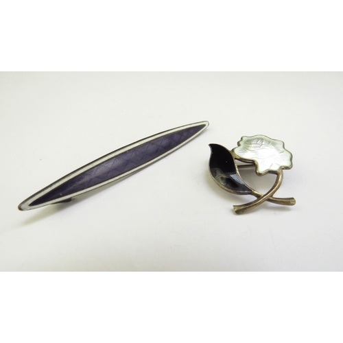 9113 - An Arne Nordlie silver black and white enamel flower brooch and a purple and white enamel bar brooch