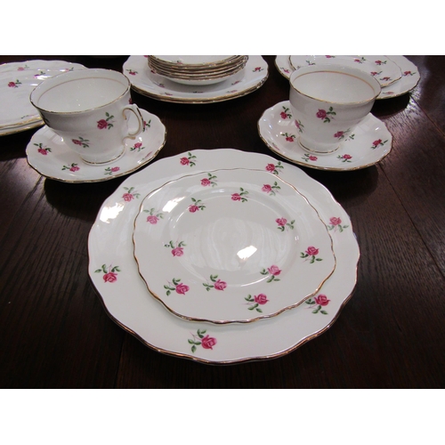 4103 - A quantity of Colclough rose pattern dinner and tea wares