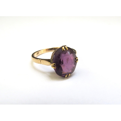 9132 - A 9ct gold ring set with an oval amethyst. Size O, 2.6g