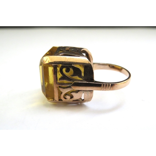 9211 - A square cut citrine ring, 18mm x 18mm. Size I, 12.1g