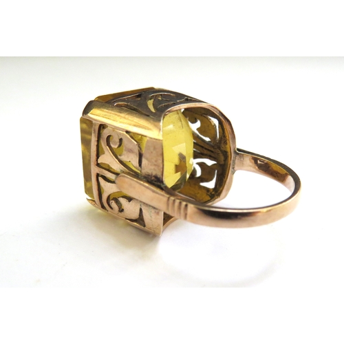 9211 - A square cut citrine ring, 18mm x 18mm. Size I, 12.1g