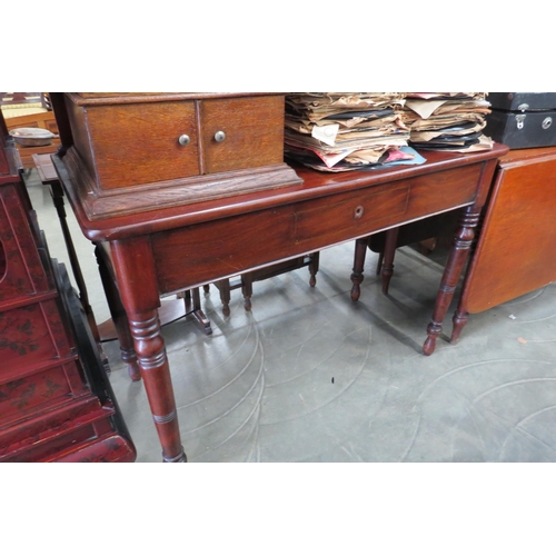 2208 - A Victorian mahogany side table