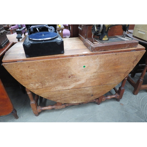 2214 - A 19th Century cherry wood gateleg table   (R)  £110