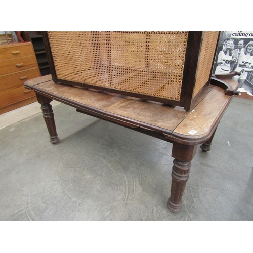 2230 - A Victorian mahogany extending dining table