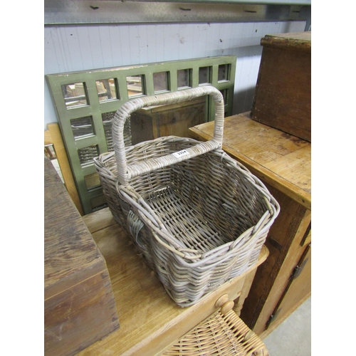 2254 - A wicker shopping basket