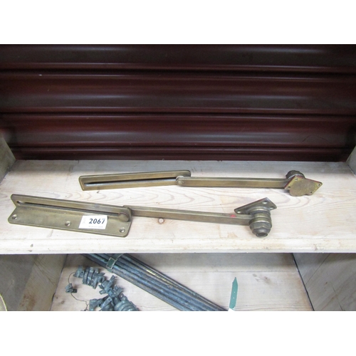 2067 - Two fine quality bronze door/window openers hinges