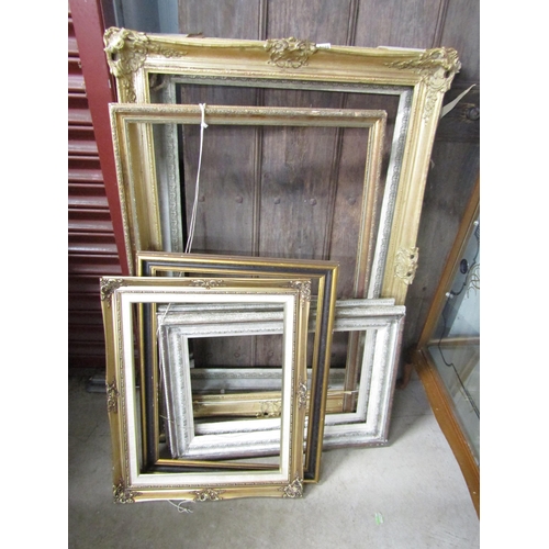 2099 - A quantity of ornate picture frames