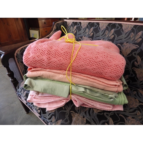 2334 - Four vintage woollen blankets    (R)  £10