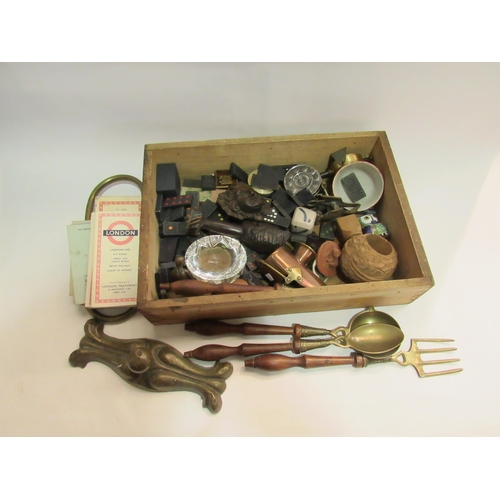 4300 - A wooden tray containing miscellaneous items including note holder, towel rail, dominoes etc