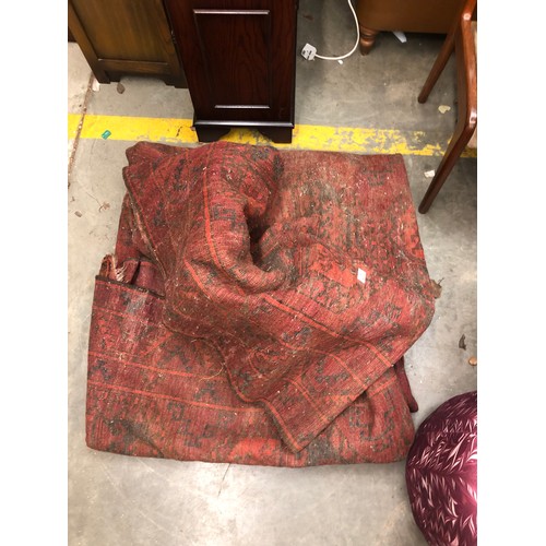 2370 - A worn red lounge rug, a/f 475x273cm   (E)  £15-20