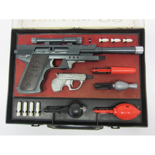 8075 - A De Luxe Topper Toys Multi Pistol 09 Secret Agent Set, comprising Multi Pistol 09, mini pistol and ... 