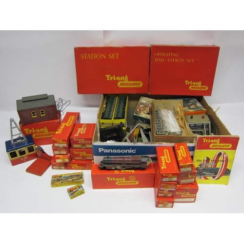 8495 - A collection of boxed and loose Tri-ang 00 gauge model railway rolling stock, sets and accessories i... 