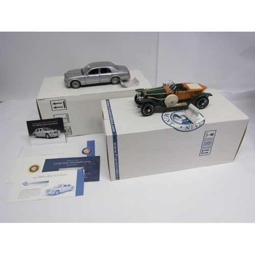 8227 - Two Franklin Mint 1:24 scale diecast cars to include 1914 Rolls Royce, no paperwork, and 1998 Rolls ... 