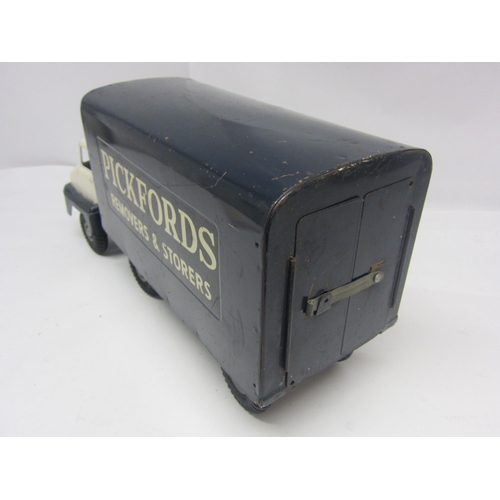 8233 - A Triang large pressed steel Pickfords Removers & Storers ariculated lorry, 52cm long