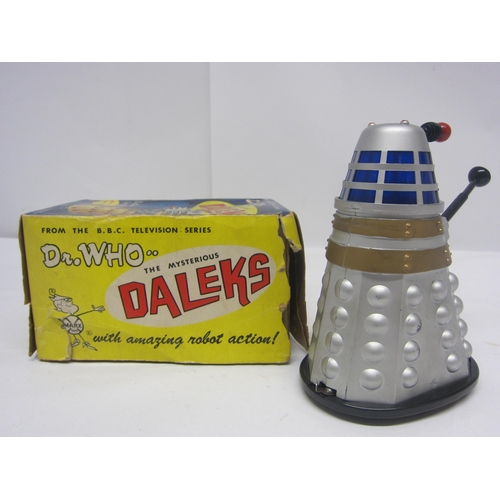 8072 - A boxed Louis Marx & Co 1964 Dr Who... The Mysterious Daleks battery operated silver plastic Dalek a... 