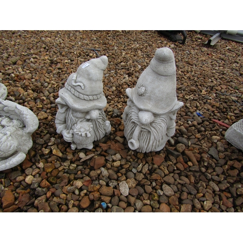 3322 - A pair of composition gnomes