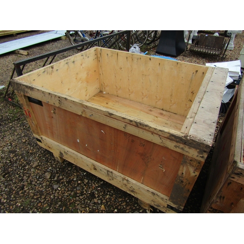 3385 - A timber crate approx. 3' x 4'