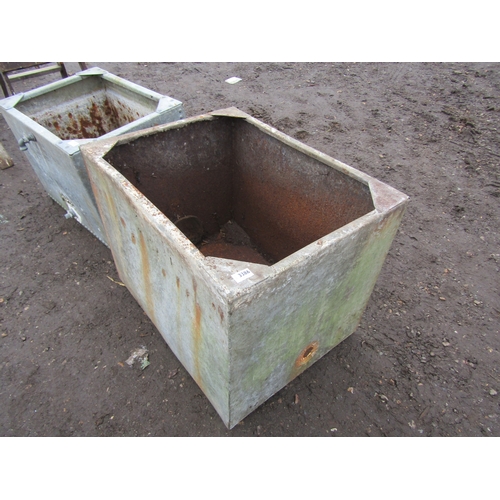 3386 - A galvanised tank, approx. 2' x 2' 6