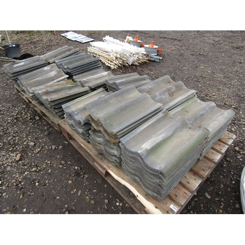 3392 - Two pallets of roof tiles