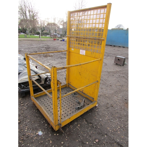 3408 - A forklift cage