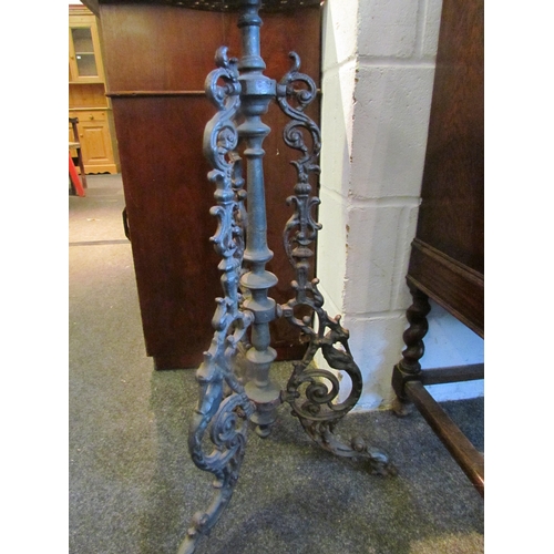 1026 - A vintage cast iron plant stand on tripod feet, 77cm tall