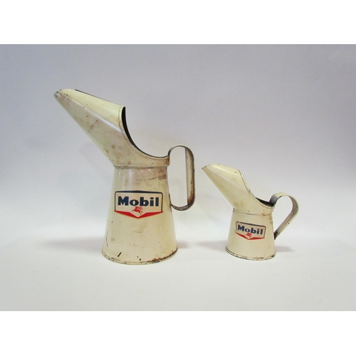 1216 - A Mobil quart oil jug and a matching half pint jug (2)