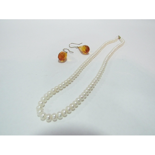 1271 - A pearl necklace with 9k gold clasp and a pair of facet cut amber type earrings   (C)