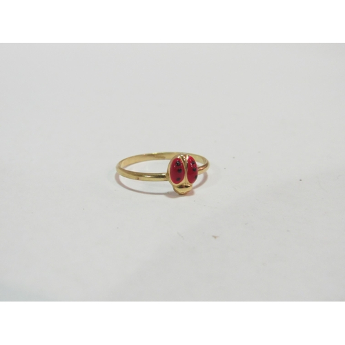 1272 - A gold ring with enamel ladybird detail, stamped 750. Size L, 0.9g   (C)