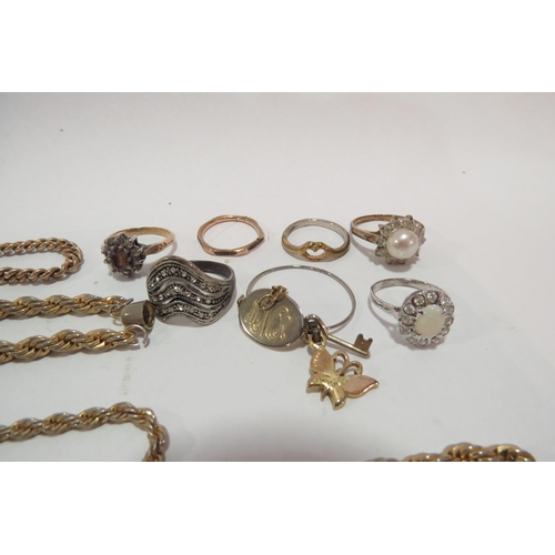 1290 - A bag of assorted jewellery including cameo, rings, studs etc